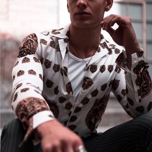 Concrete jungle. Tiger shirts.